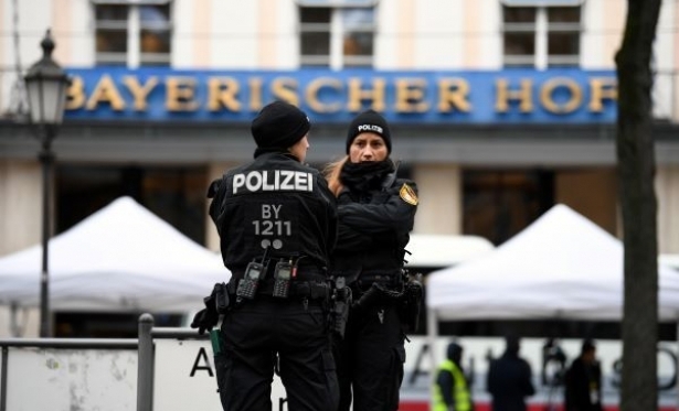 Polcia alem detm ultradireitistas por suspeita de terrorismo