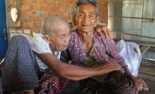 Irms de 98 e 101 anos se reencontram aps quase meio sculo separadas