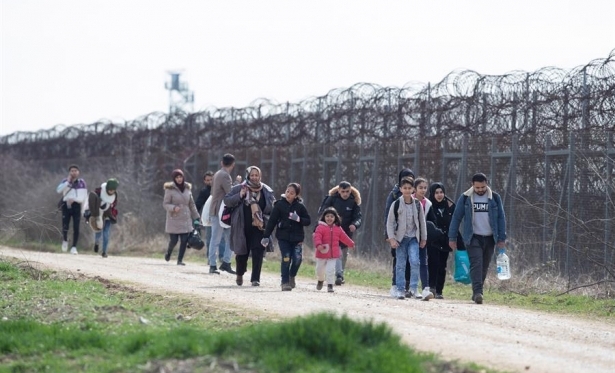 Grcia refora controle da fronteira com Turquia para barrar refugiados