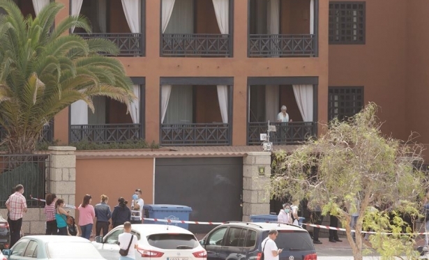 Turistas na Espanha deixam hotel aps serem isolados por coronavrus