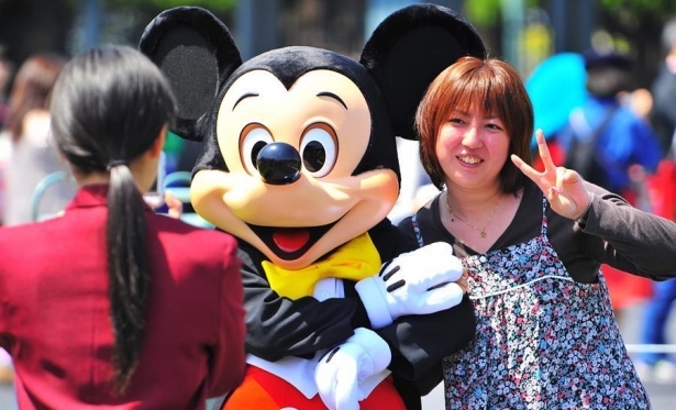 Parques da Disney em Tquio fecharo devido ao coronavrus 