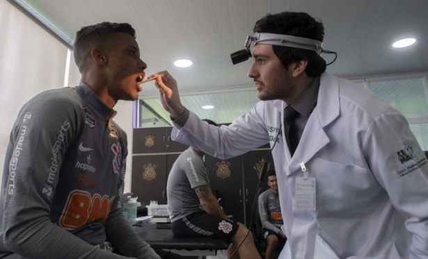 Luan melhora e Corinthians ainda monitora atletas e funcionrios
