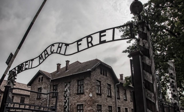 Na Alemanha, lembrar Holocausto  fazer advertncia sobre o futuro
